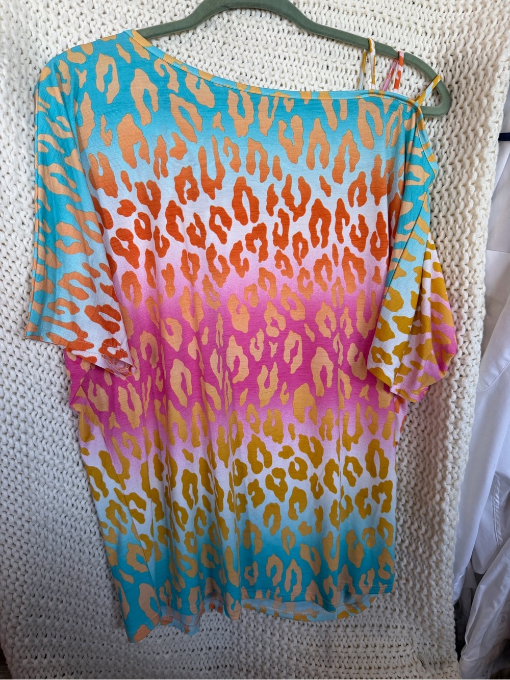 NWOT Vibrant Gradient Leopard Print Tunic - Aqua, Pink & Gold